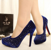 Sapato Pumps Com desing em Pedrinhas Luxuosas